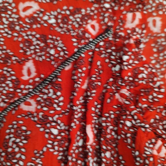 Rose & Olive Red and Black Ruffled Blouse with Zipper Detail Size L - Picture 3 of 4